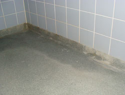 donkere_plek_badkamervloer